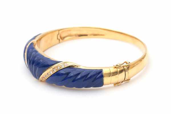 18 carat yellow gold bangle with lapis lazuli and diamond, design from the 80's. Rigid bracelet with - Image 2 of 2