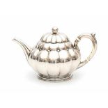 An English silver teapot. Hallmarked Sheffield. Weight: 544 gram Please note Birmingham- - -29.