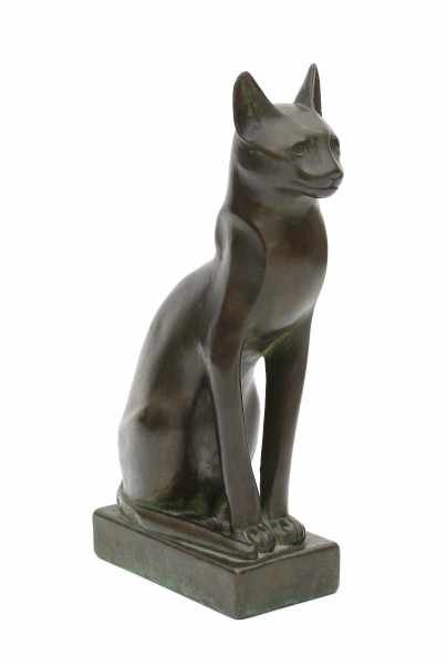 European school 20th centuryA bronze sculpture, a sitting cat, 'Bastet'.height 38 cm.- - -29.00 %