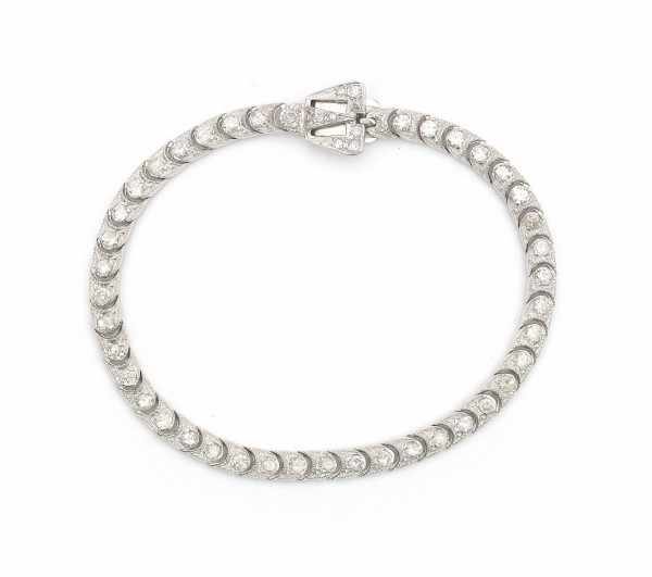 18 carat white gold diamond tennis bracelet with a buckle shaped clasp. Set with ca. 3 ct. of - Image 2 of 2