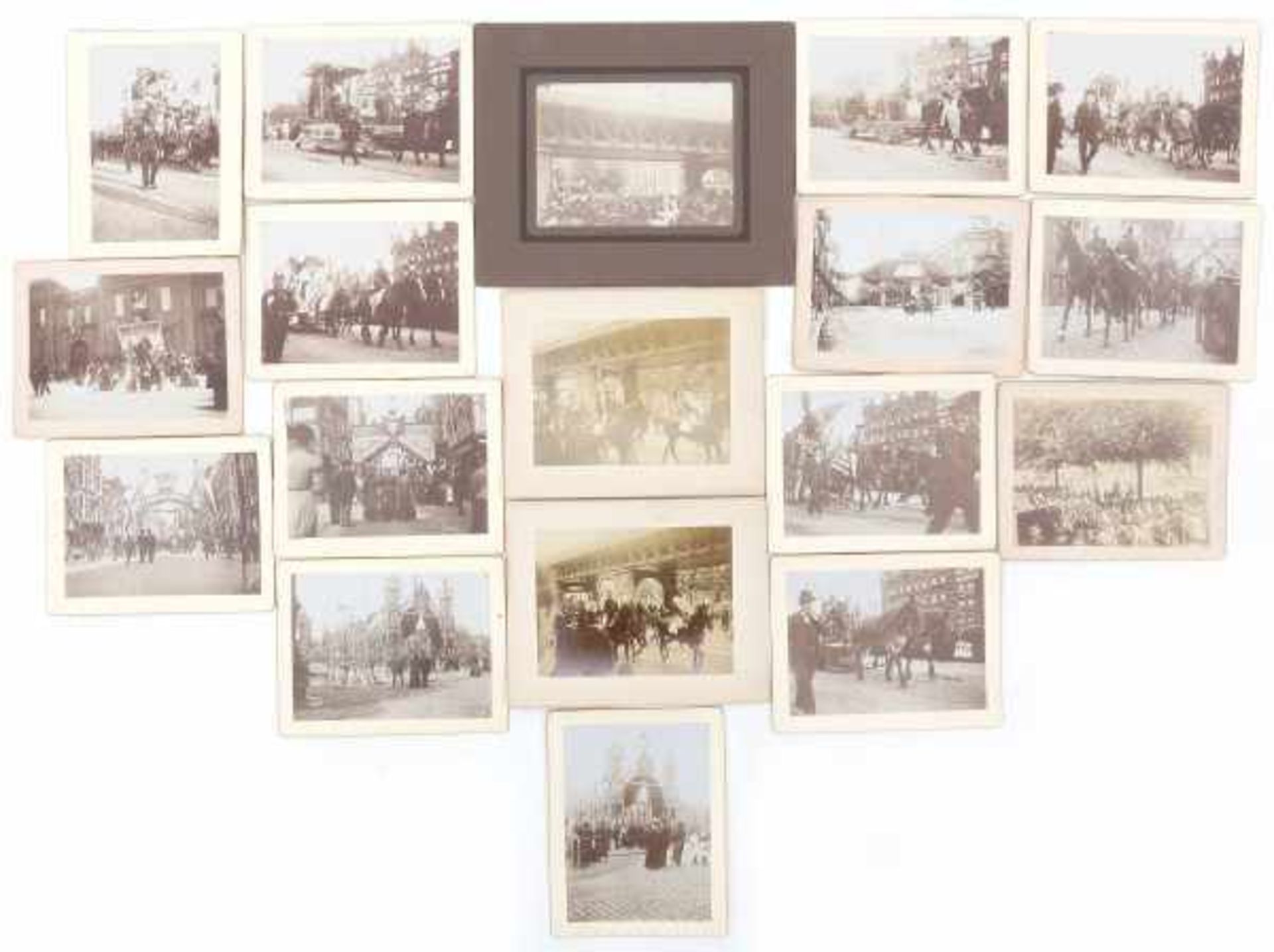 Sixteen mounted photographs of the Kroningsfeesten 1898 in Rotterdam i.a. Korte Hoogstraat, - Bild 2 aus 2