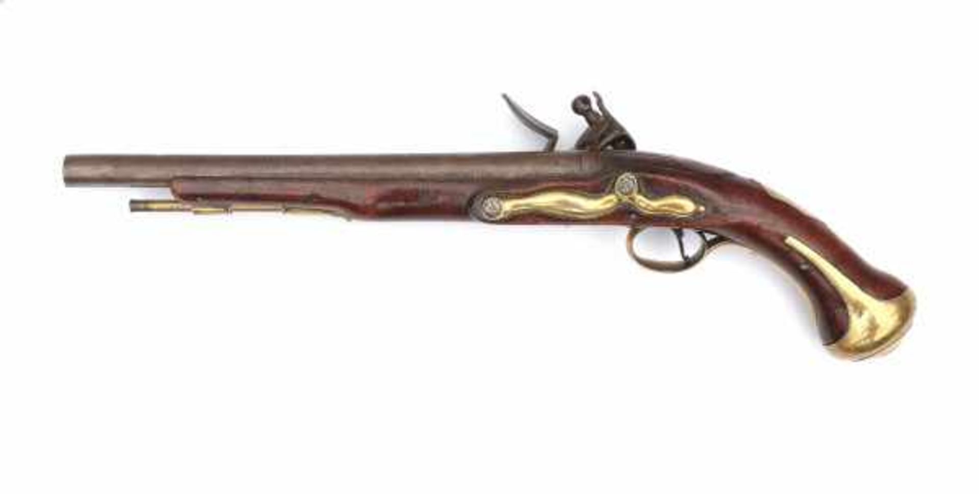 An English flintlock pistol, the walnut stock with brass mounts and a shield engraved with D/6, - Bild 2 aus 5