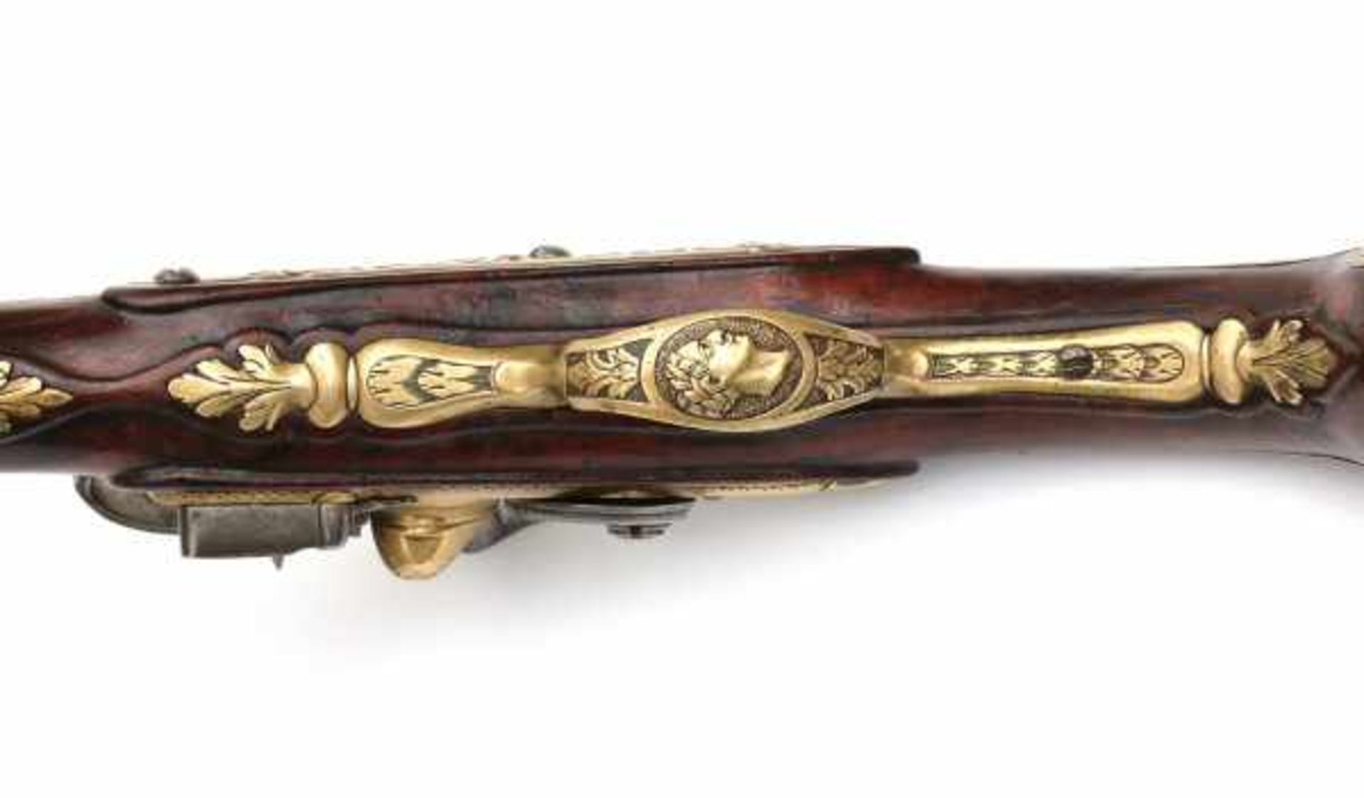 An Italian flintlock pistol, the walnut stock enriched with engraved brass mount. The barrel - Bild 5 aus 7