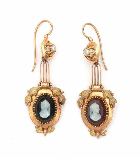 A pair of 18 carat yellow and rose gold earrings from the 19th century. Provenance: France. Set with