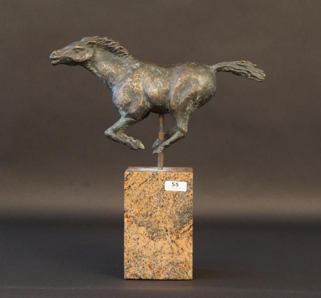 Bronze sculpture on a marble base, Horse, dim. 21 x 31 cm. 27.00 % buyer's premium on the hammer