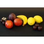 8 Italian painted alabaster pieces of fruit (8x) 27.00 % buyer's premium on the hammer price, VAT