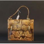 Multicoloured python handbag, wear and tear, dim. 22 x 24 cm. 27.00 % buyer's premium on the hammer