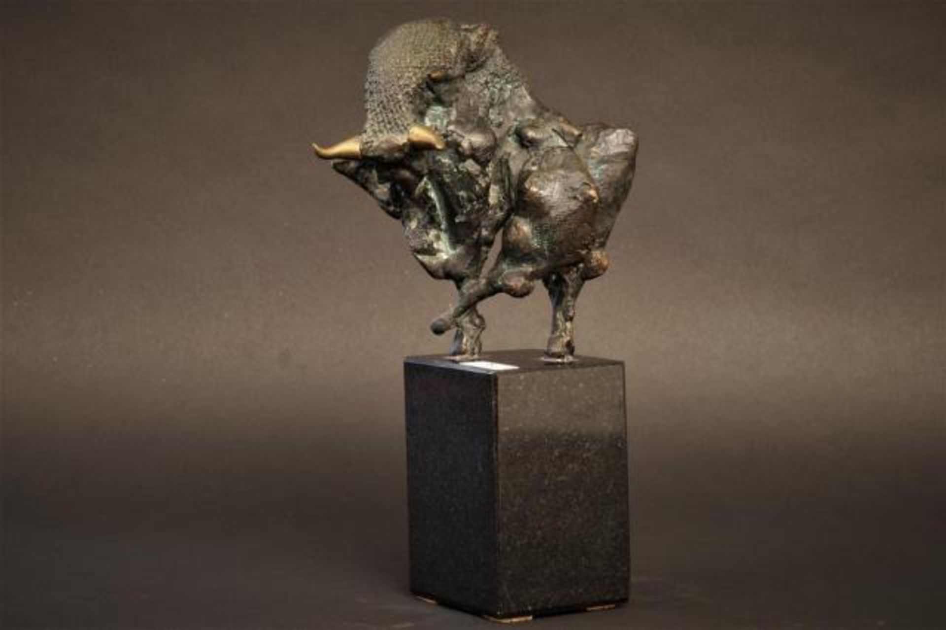 Wim Steins (1953), bronze sculpture on marble base, Bull, monogram, 2/8, h. 26 cm.