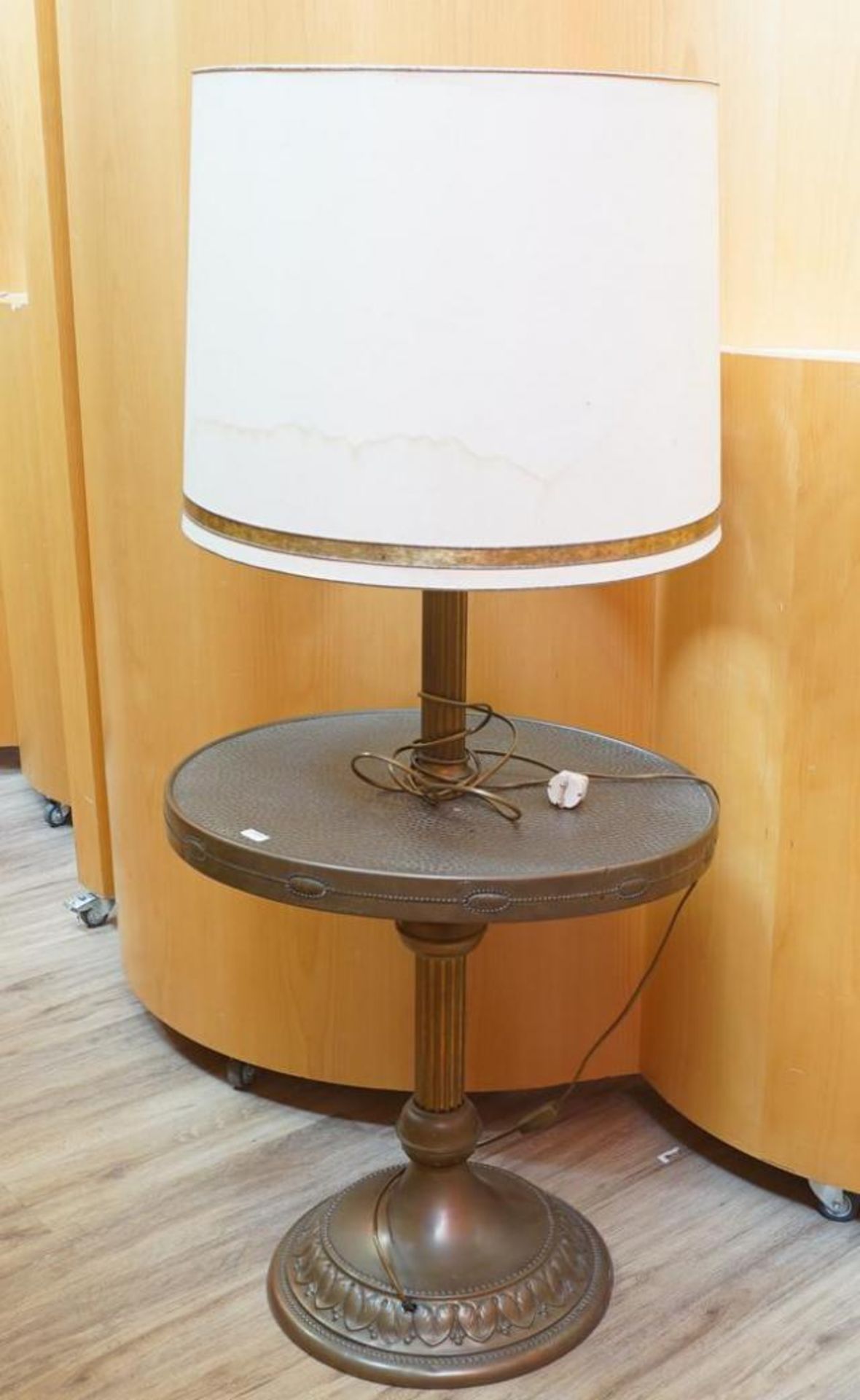 Copper floor lamp with built-in table, h. 138 cm, damaged