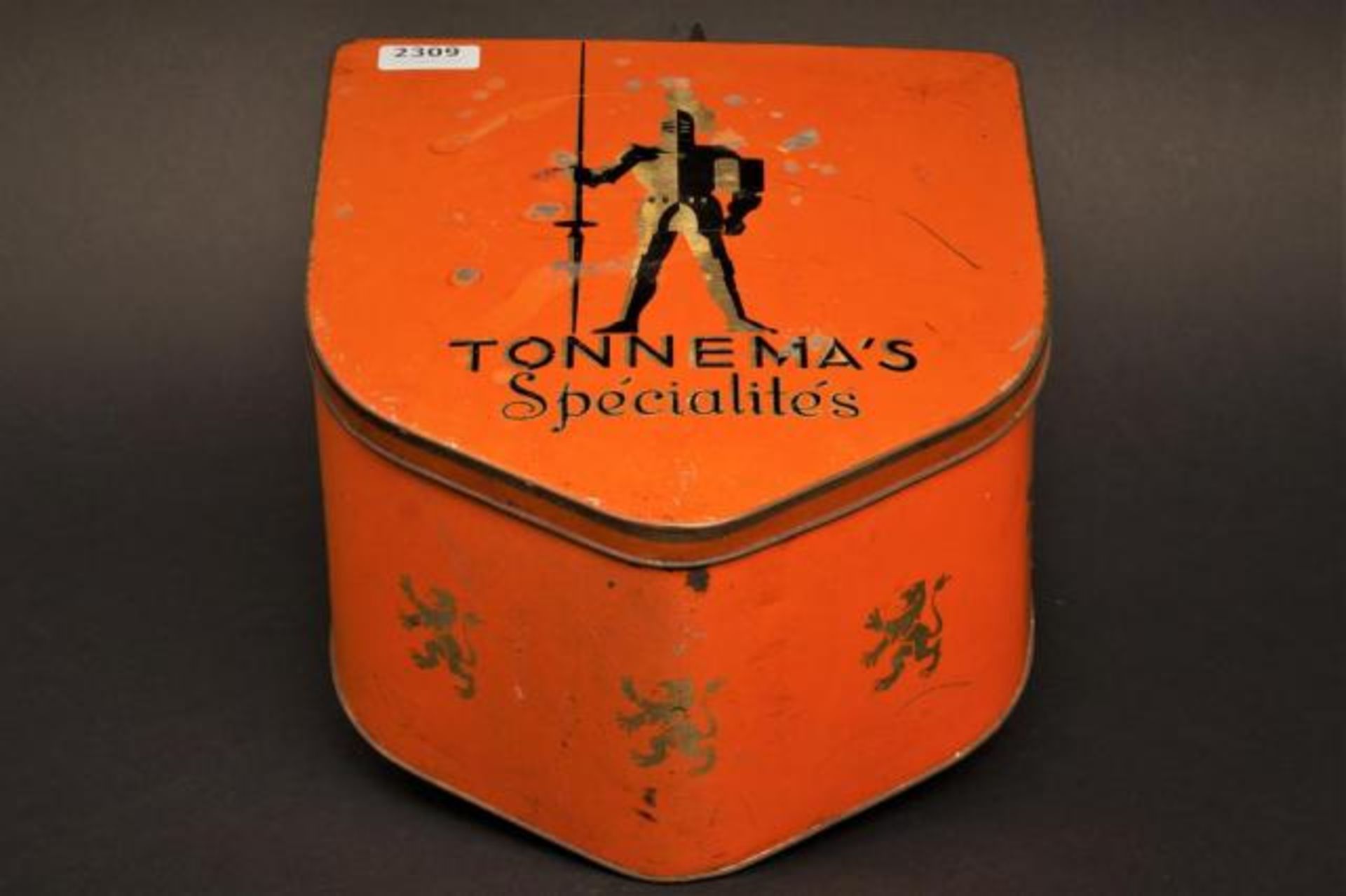 Tonneman's biscuit box, wear and tear, h. 25 cm.