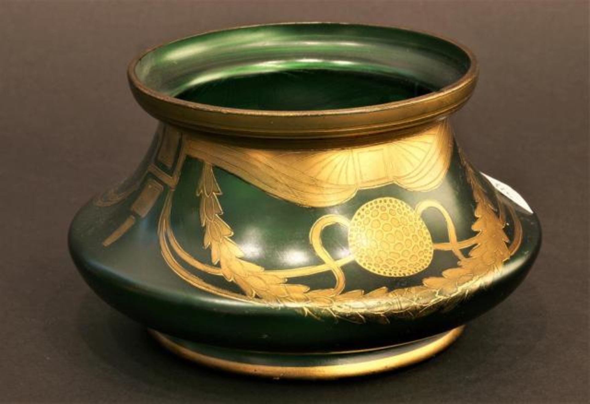 Jugendstil glass pot, decorated with gold paint, min. chip rim, h. 10 cm.