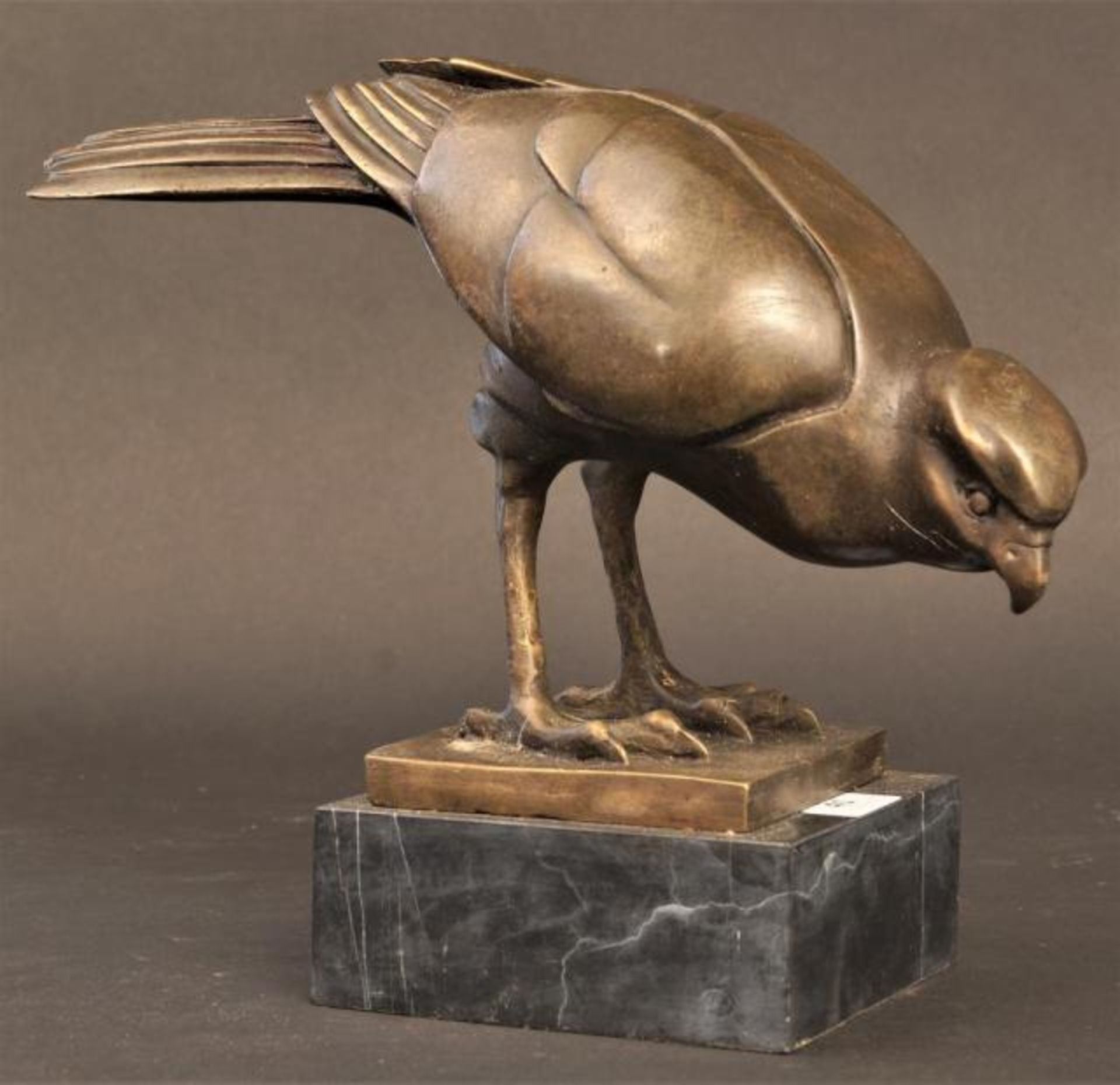 Bronze sculpture on marble base, Falcon, h. 17,5 cm.