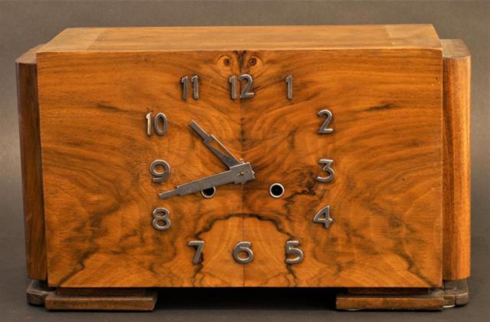 Wooden art deco table clock, dim. 22 x 38 cm.