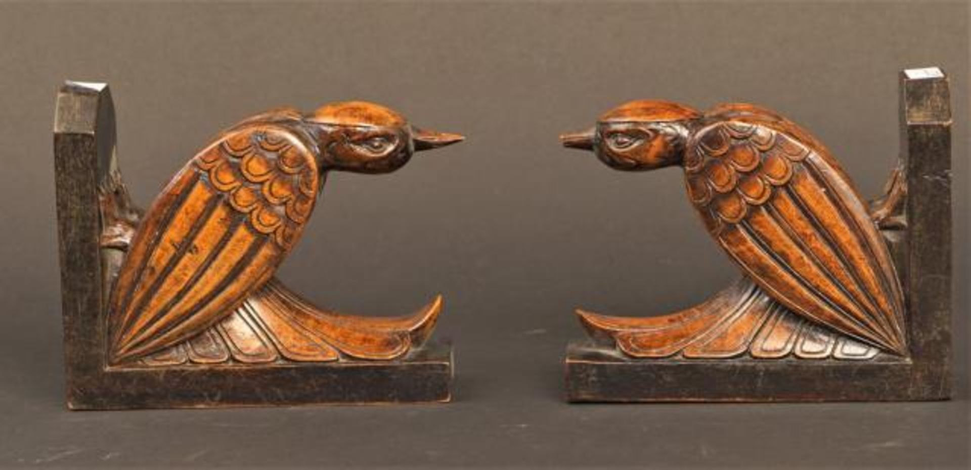 Two wooden book supports, Birds, h. 13 cm (2x)