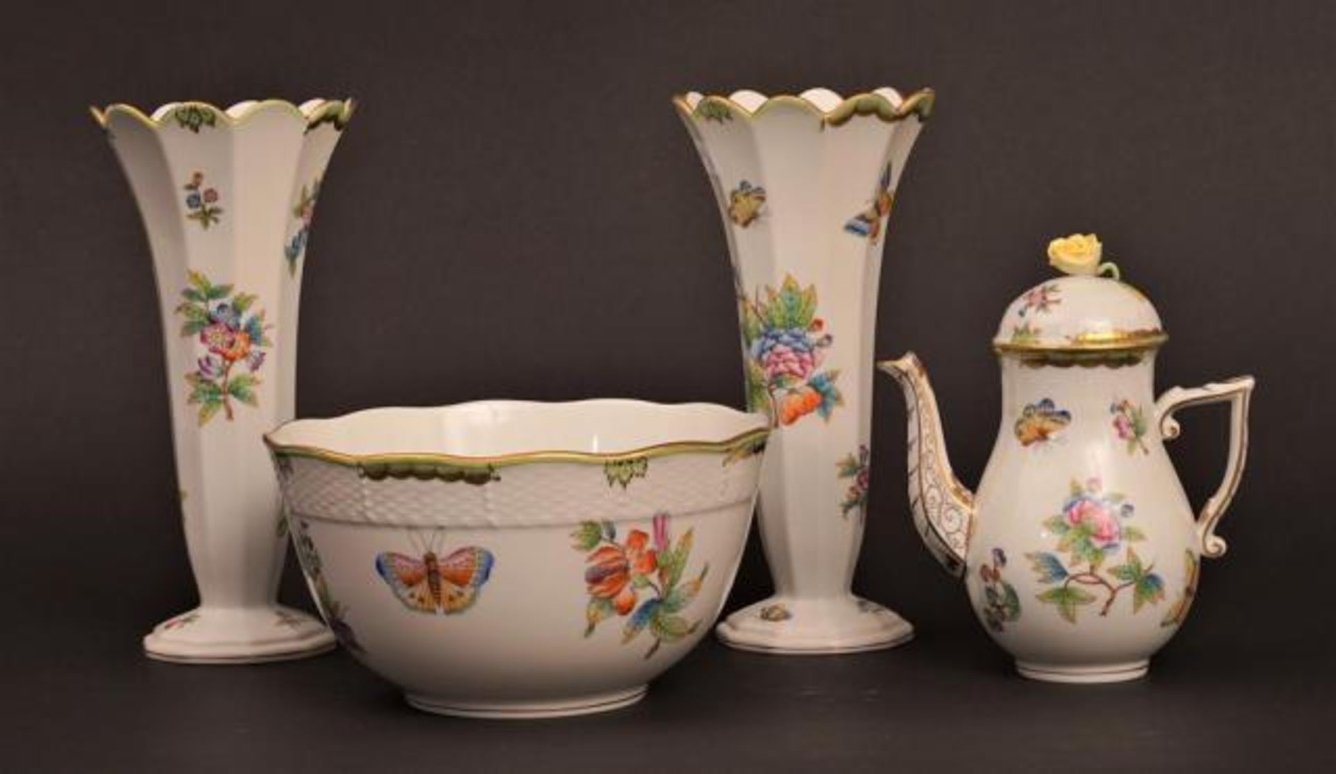 4 Herend porcelain items: 2 vases, one bowl and one moccha pot (4x)