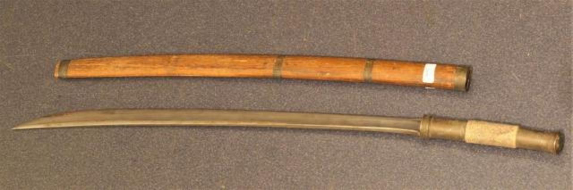 Birmese sword, grip with ray skin, l. 80 cm.