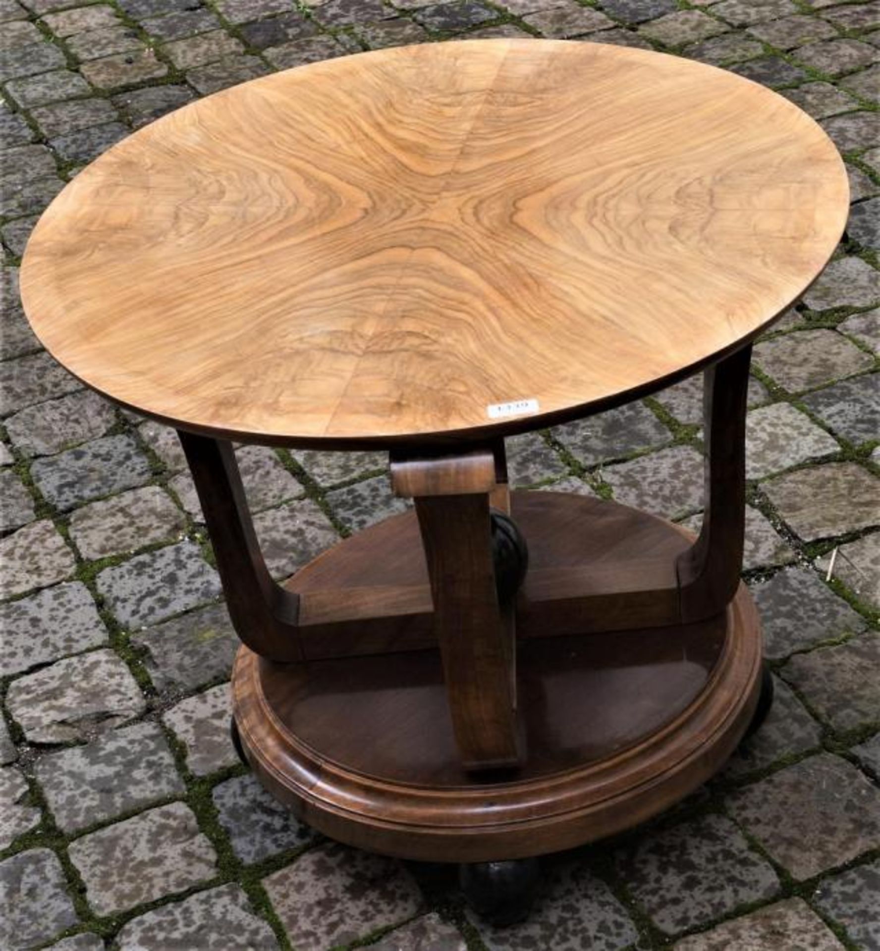 Round rosewood table, art deco, h. 54 cm, diam. 63 cm.