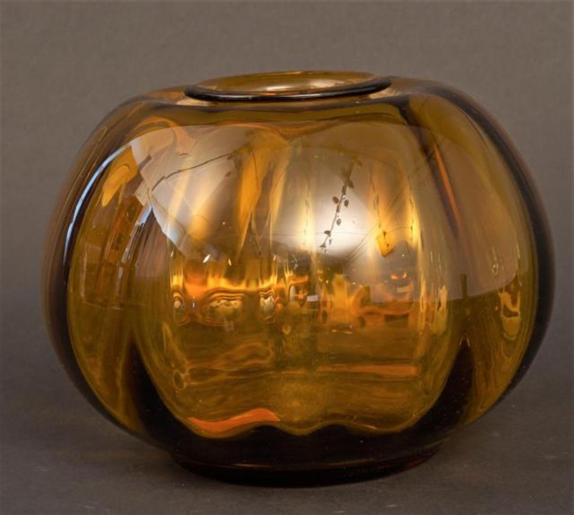 Amber coloured glass vase, Rozendaal, appr. 1930, diam. 18 cm.