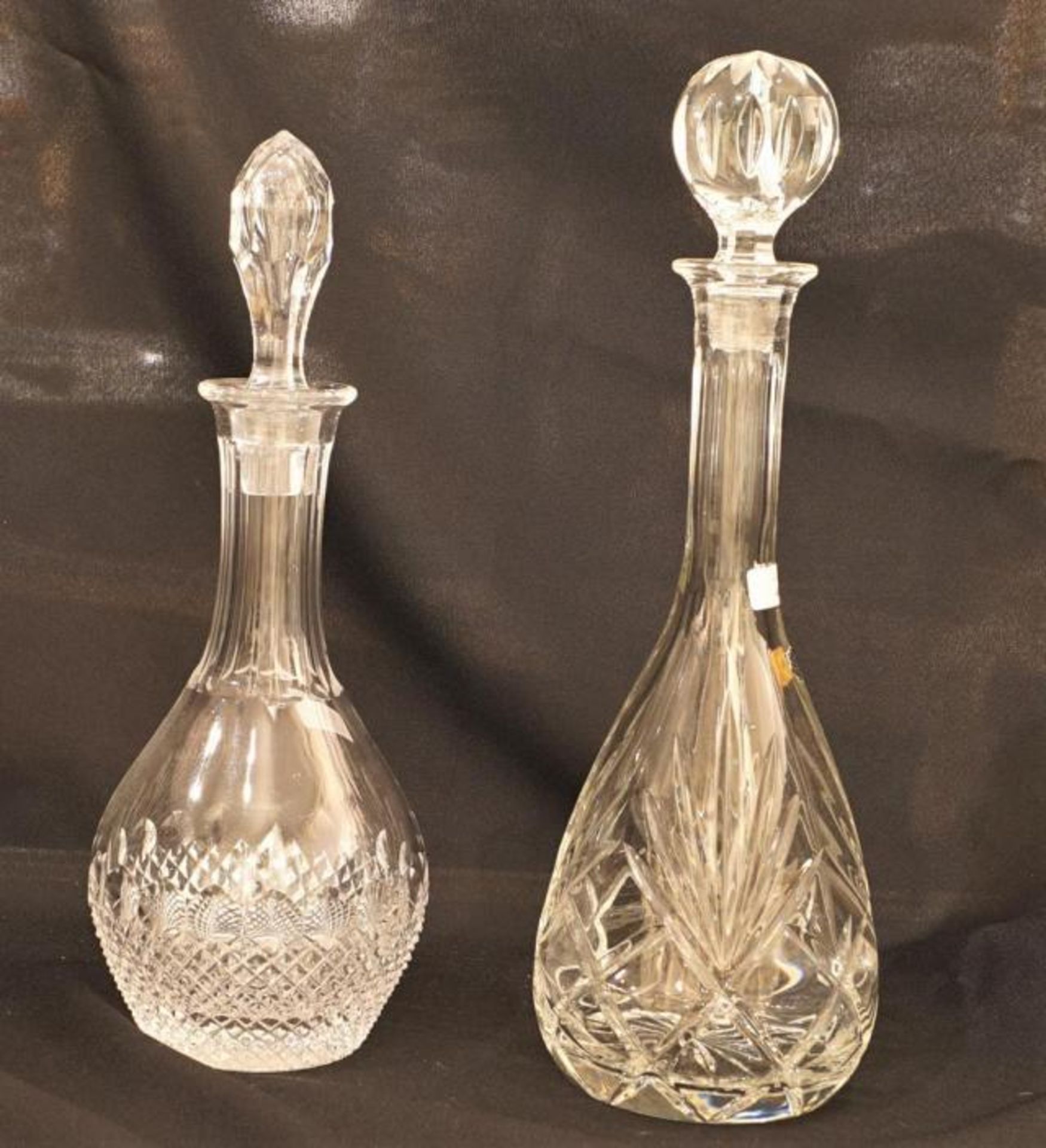 Two crystal carafes, h. 33 and 37 cm (2x)