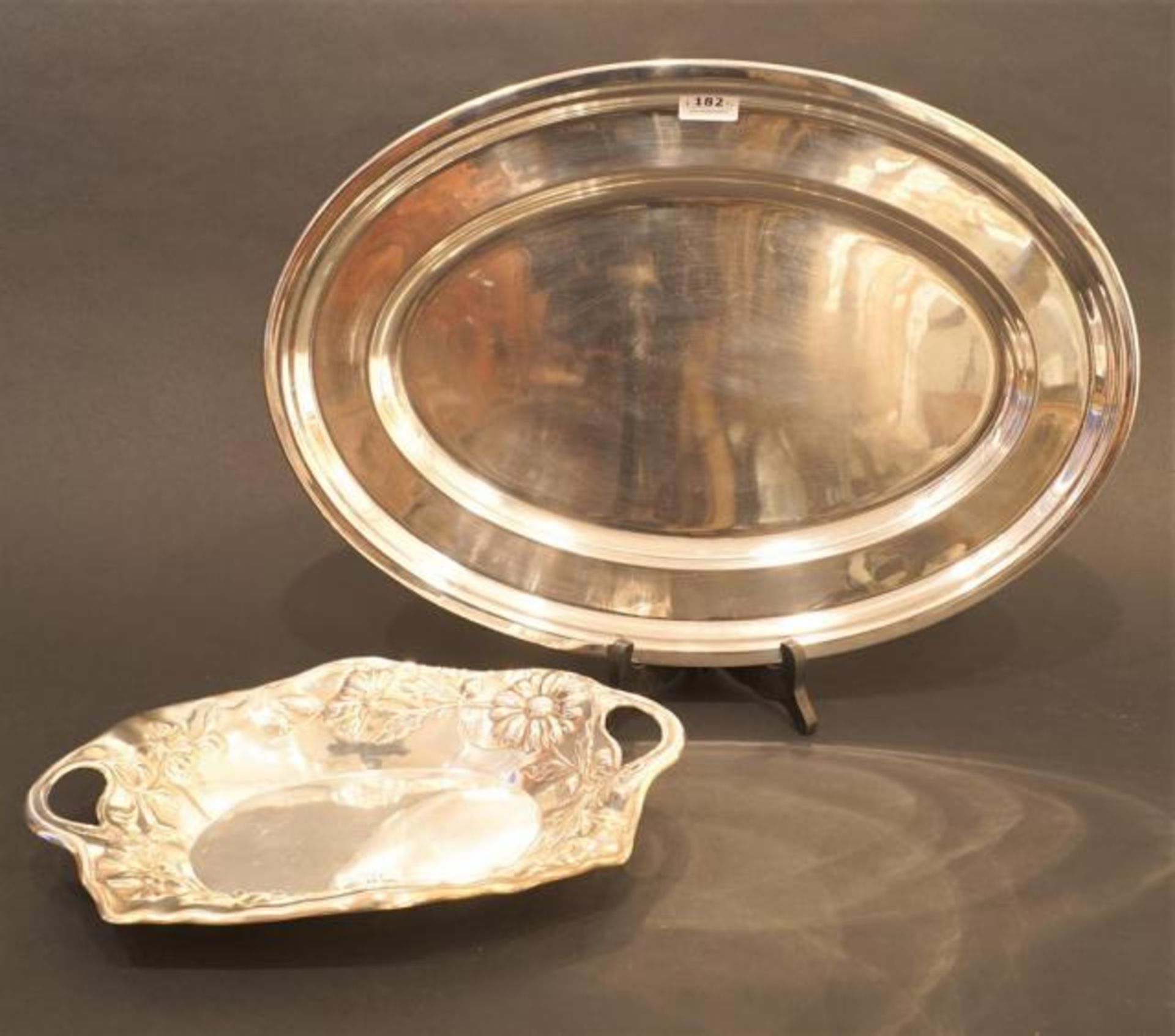 Art nouveau silver-plated dish, dim. 33 x 21 cm + Silver-plated tray, dim. 50 x 35 cm (2x)