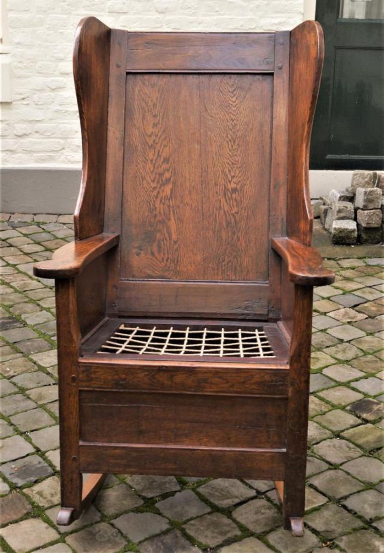 Oak rocking chair, 18th century, h. 115 cm.