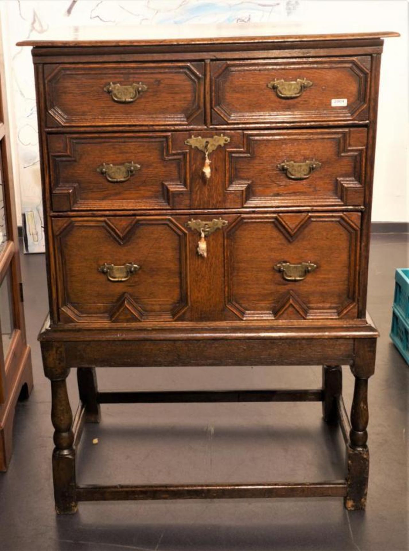 English oak dresser on stand, 18th century, damage to the stand, dim. 116 x 79,5 x 50 cm.