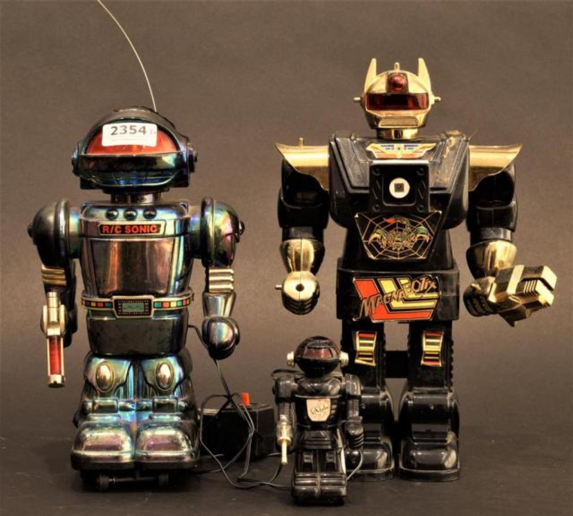 Three vintage robots (3x)