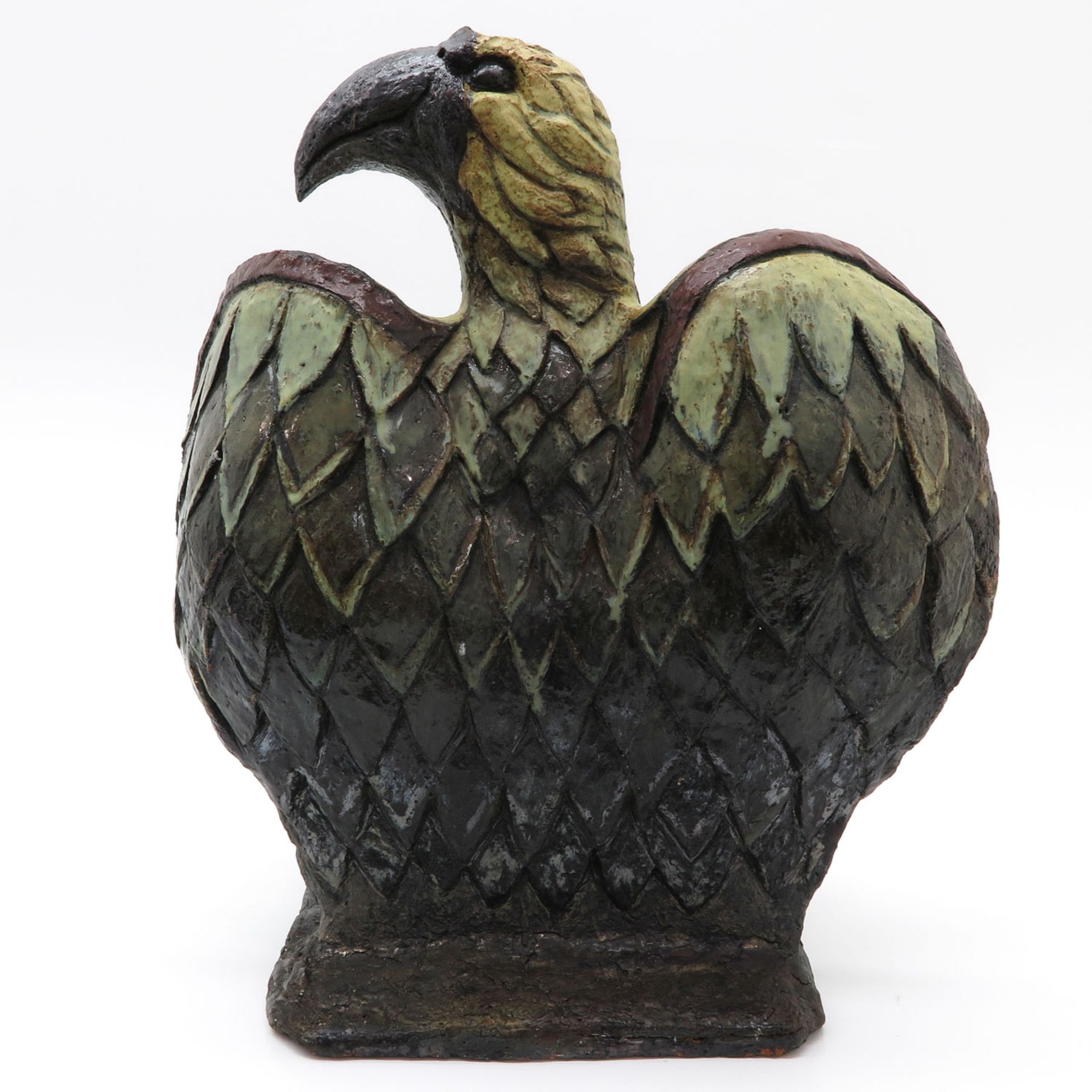 A Terracotta Sculpture of an Eagle - Bild 3 aus 4