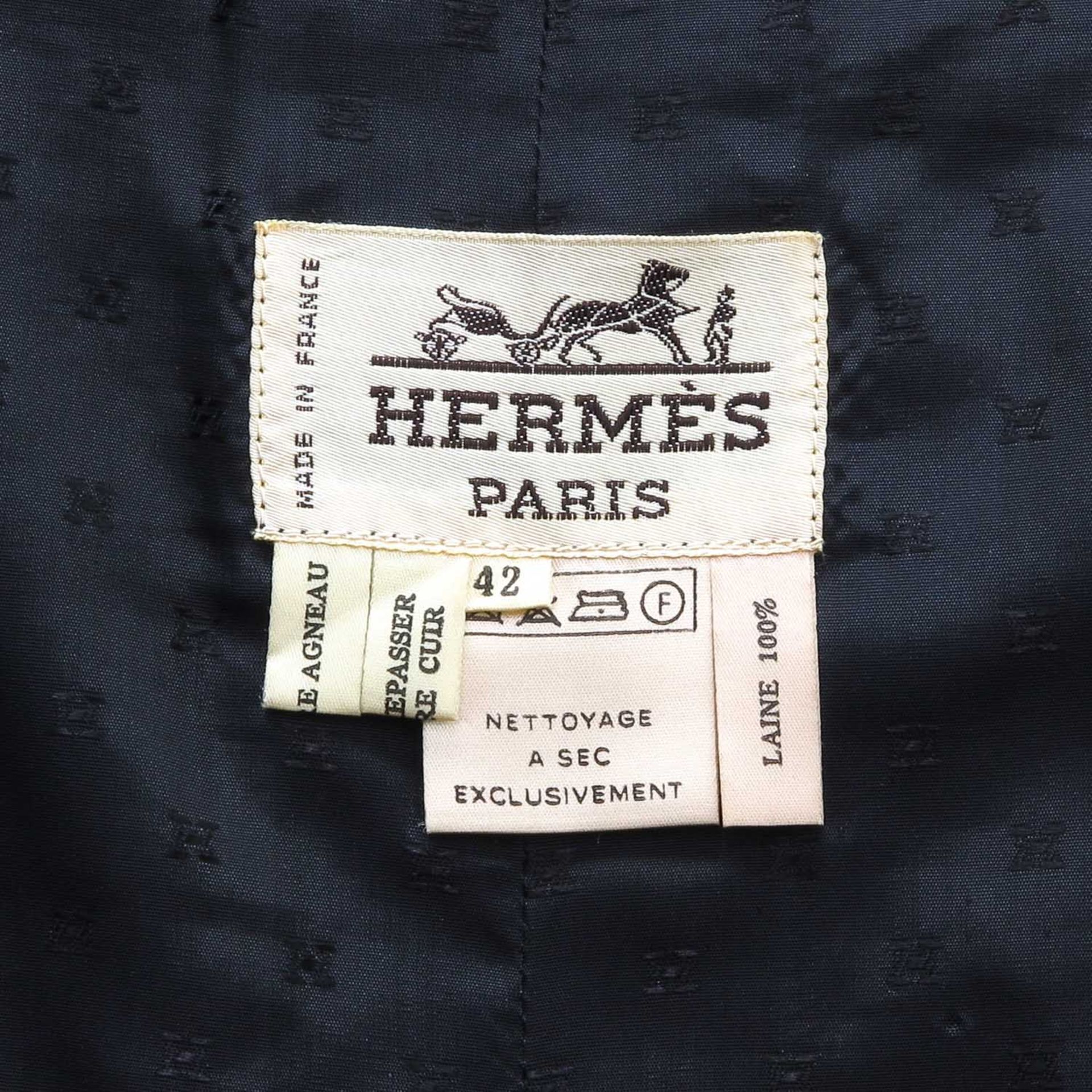 A Lot of Designer Clothing Including Hermes Skirt - Bild 2 aus 3