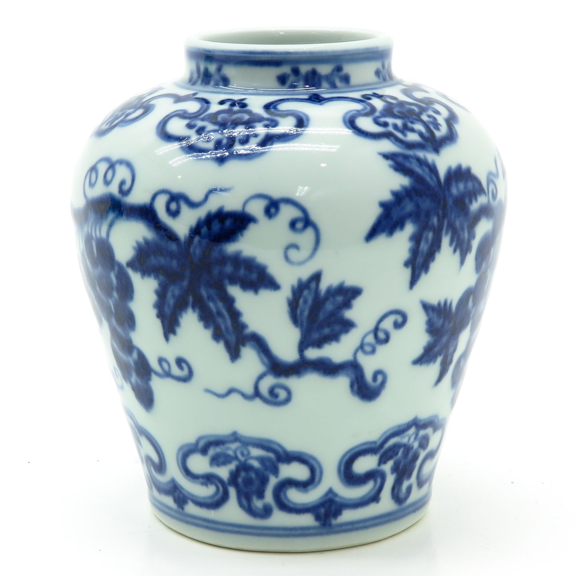 A Blue and White Vase - Bild 4 aus 6