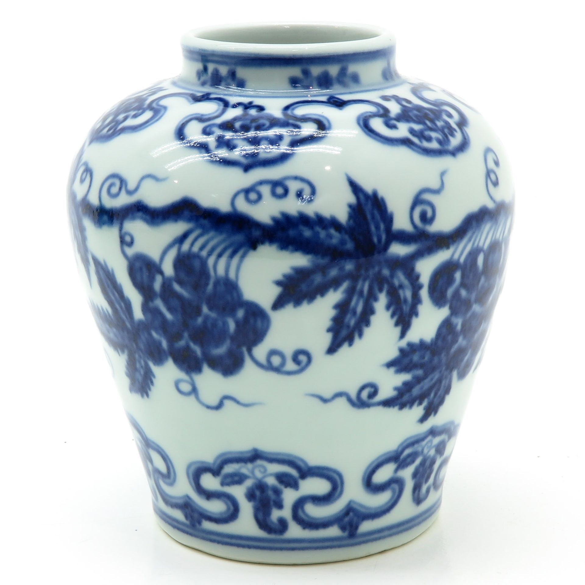 A Blue and White Vase - Bild 2 aus 6