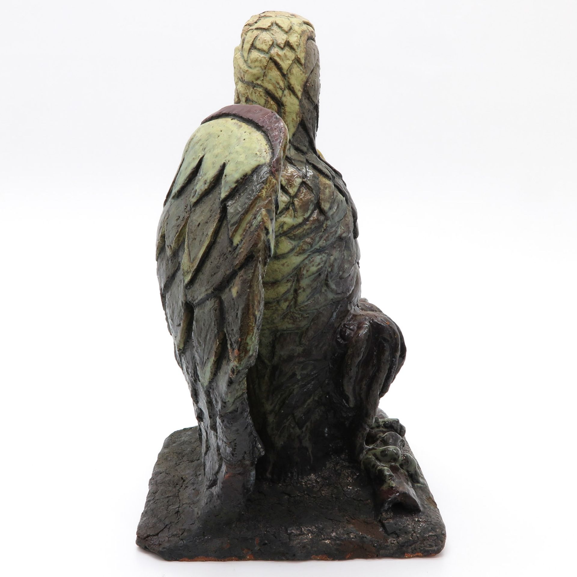 A Terracotta Sculpture of an Eagle - Bild 4 aus 4