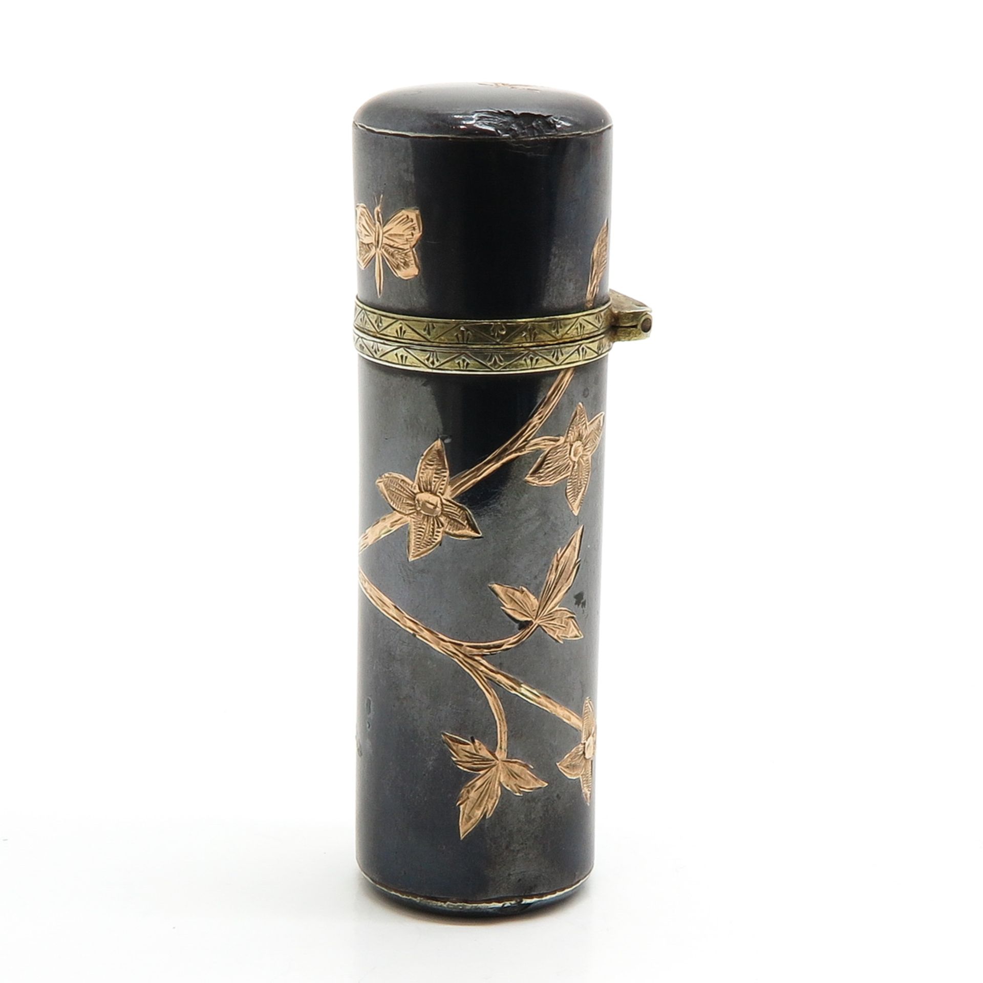 A Scent Bottle with Gold Inlay