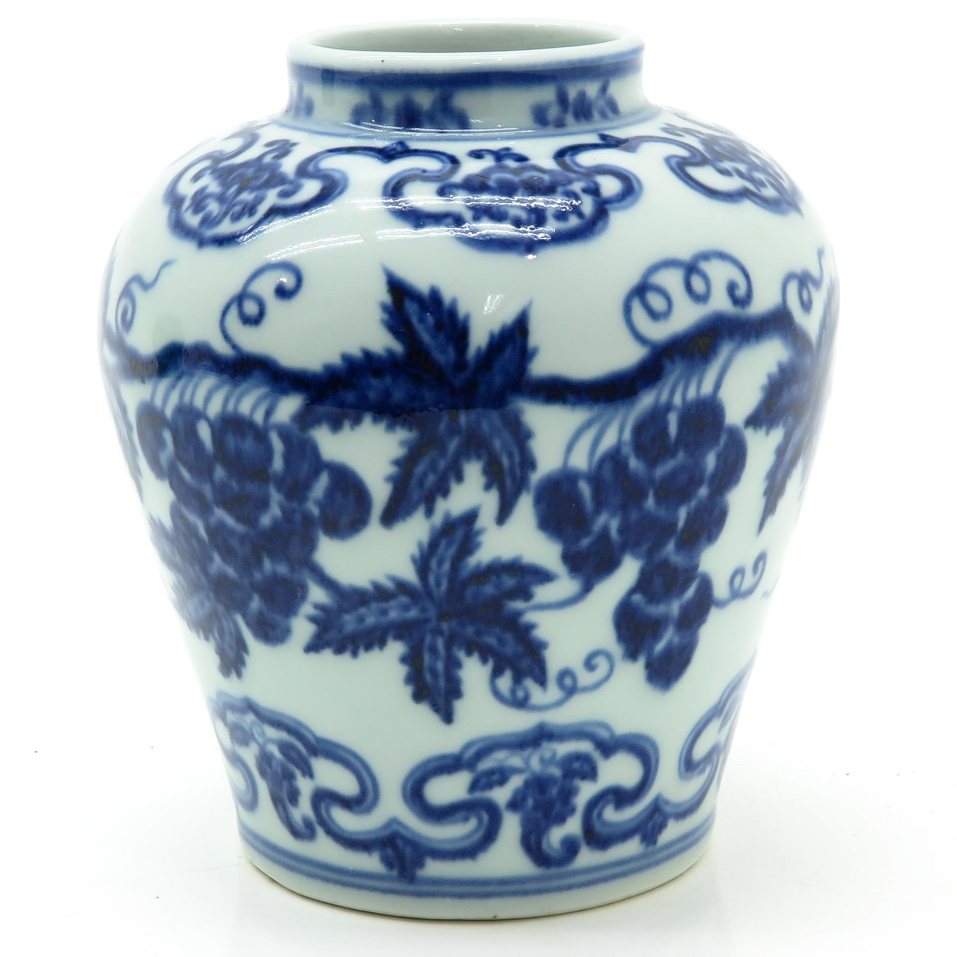 A Blue and White Vase - Bild 3 aus 6