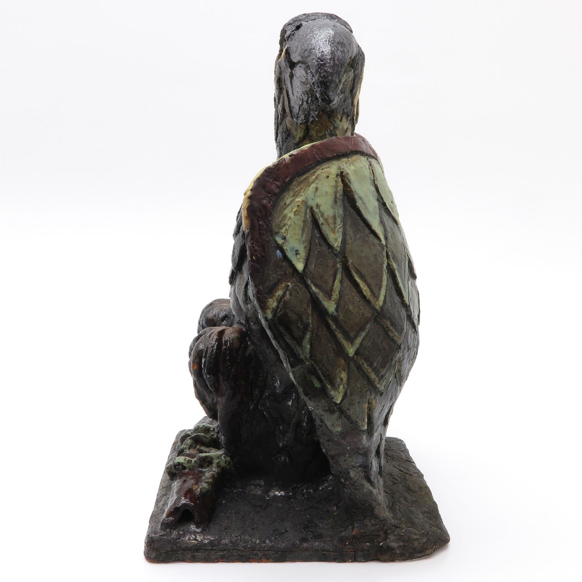 A Terracotta Sculpture of an Eagle - Bild 2 aus 4