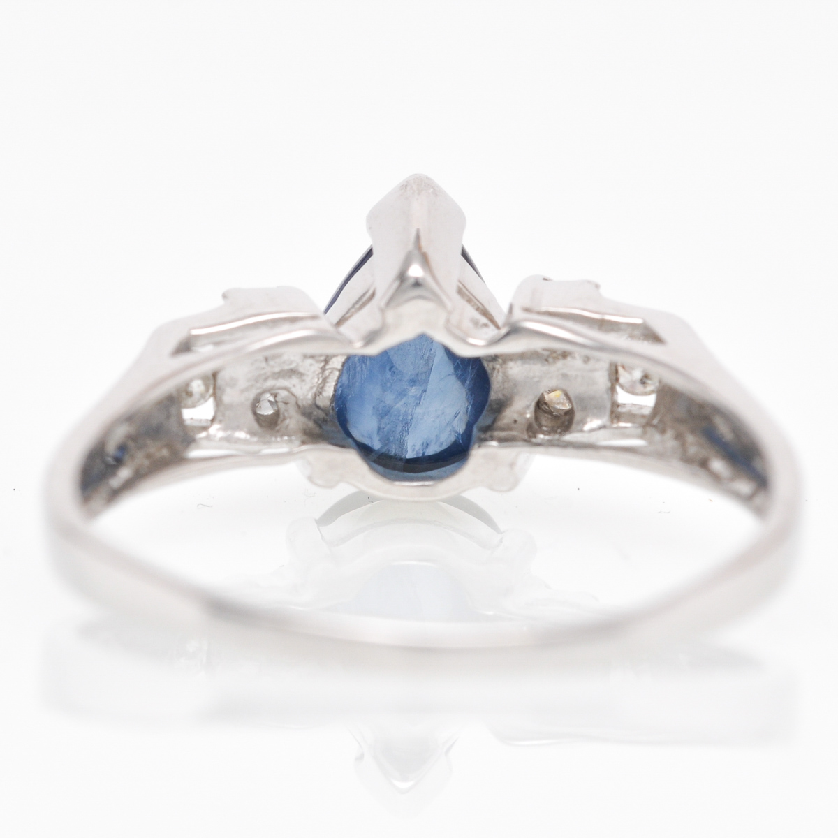 A 9KWG Diamond and Sapphire Ring - Image 2 of 3