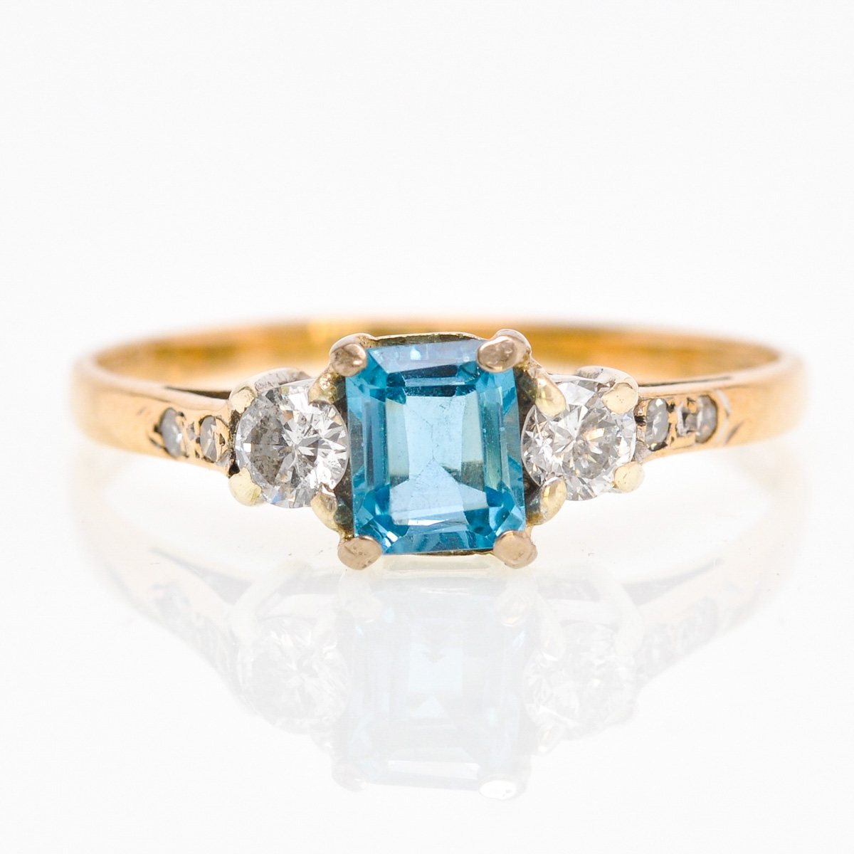 A 9KG Aquamarine and Diamond Ring