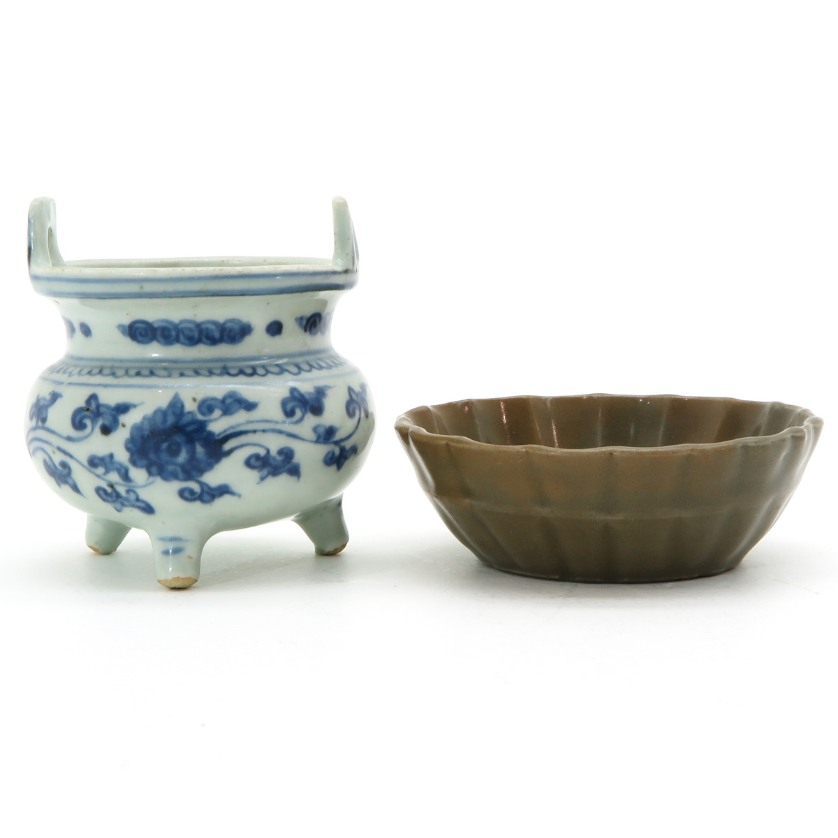 A Blue and White Decor Censer with Celadon Tray - Image 3 of 6