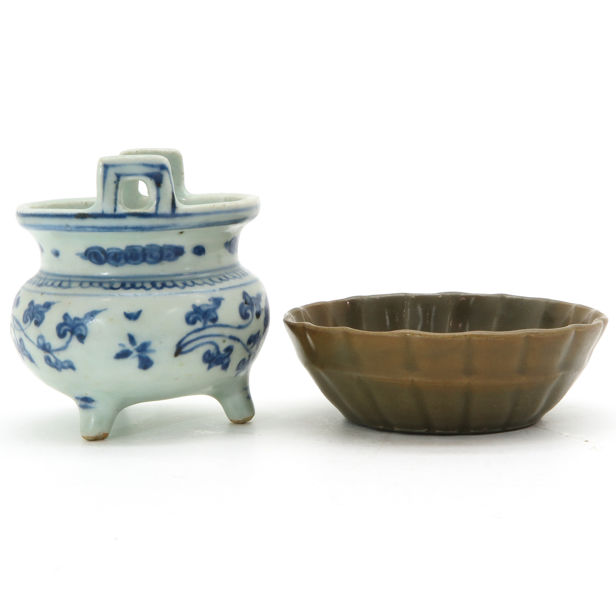 A Blue and White Decor Censer with Celadon Tray - Image 2 of 6