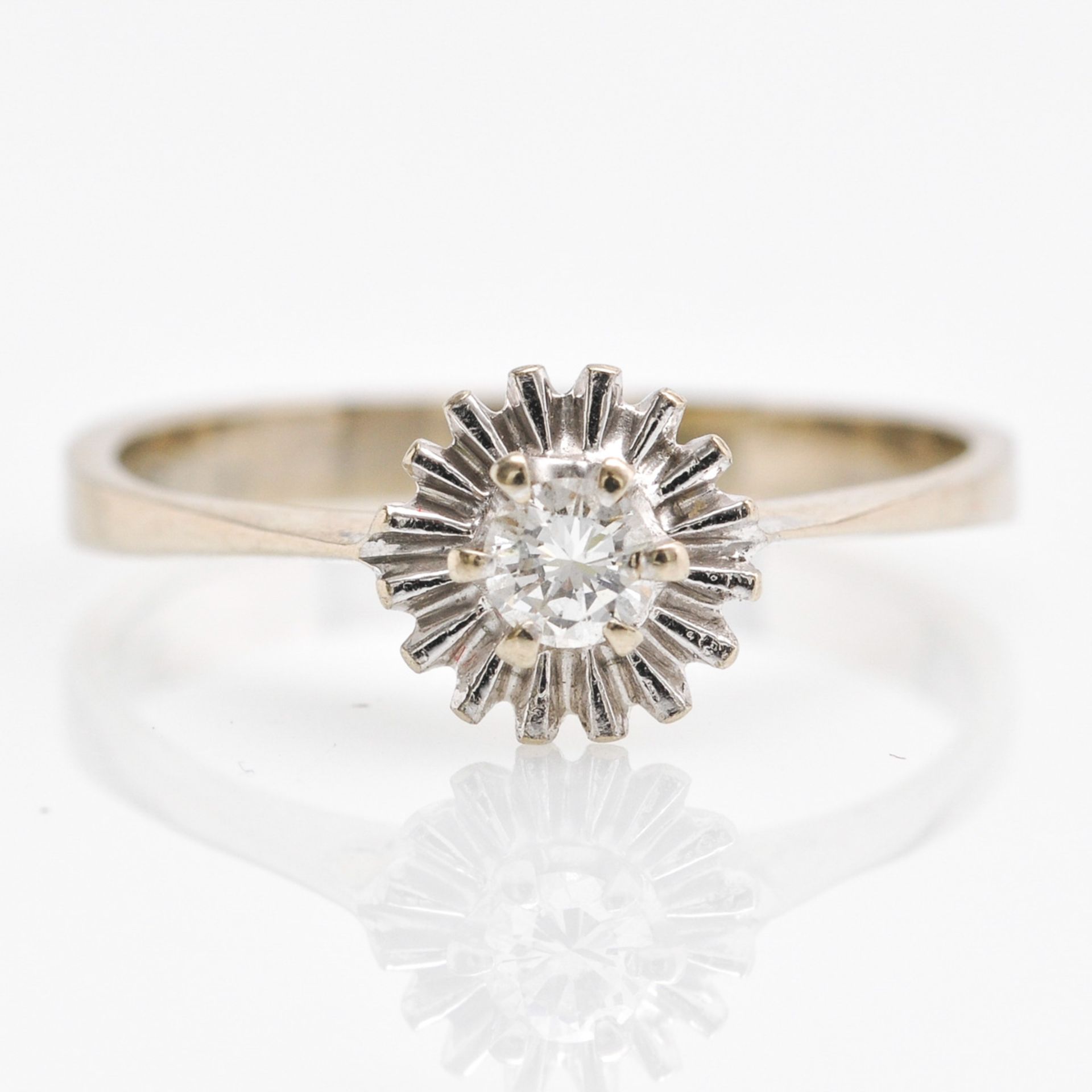 An 18KWG Ladies Solitaire Diamond Ring