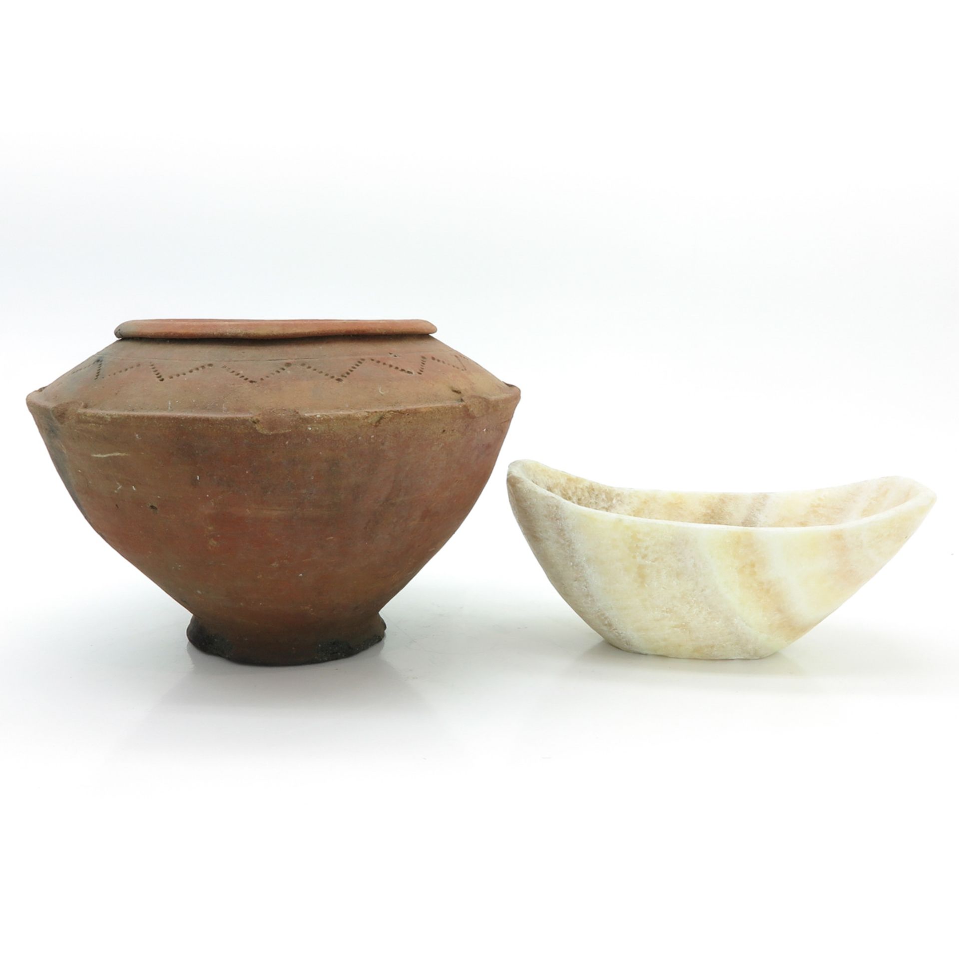 An Alabaster Bowl, Terracotta Vessel, and Candlestick - Bild 4 aus 5