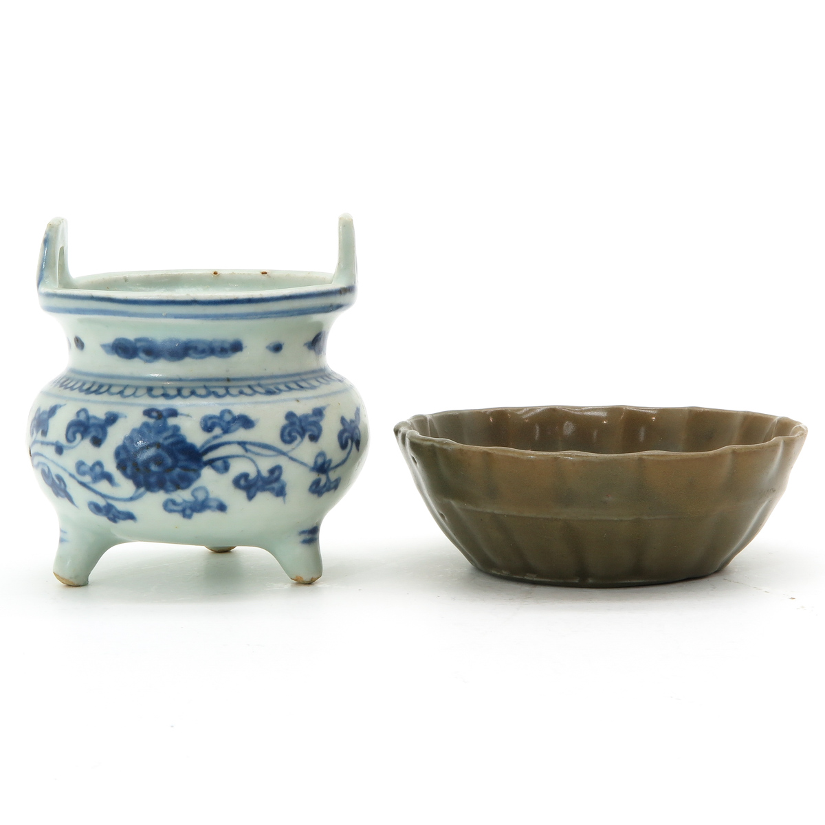 A Blue and White Decor Censer with Celadon Tray