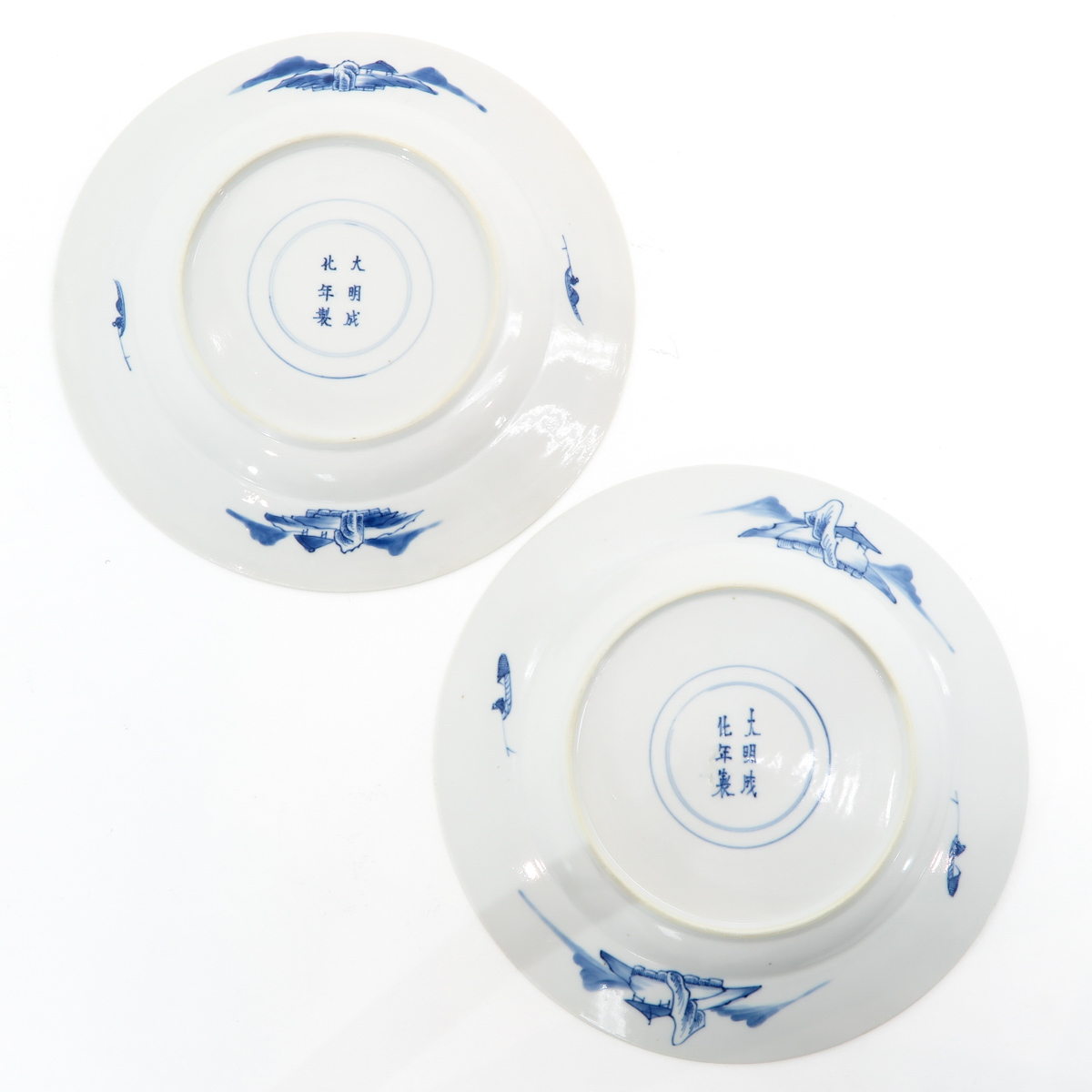 A Pair of Blue and White Decor Plates - Image 2 of 5