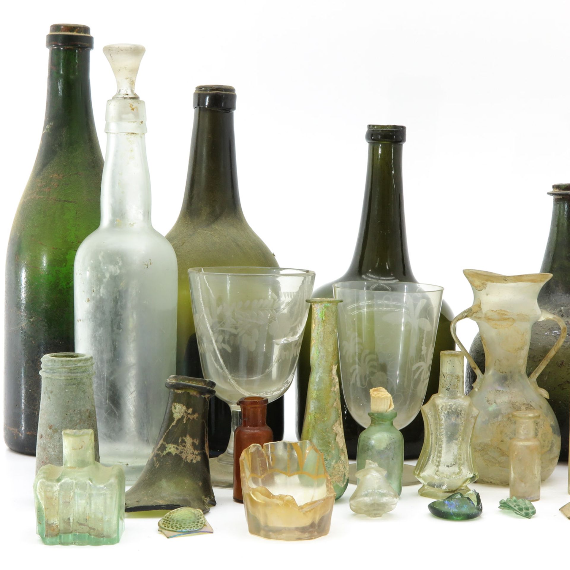 A Collection of Antique Glass - Bild 2 aus 3