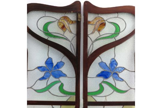 A Pair of Art Nouveau Stained Glass Panels - Bild 2 aus 3