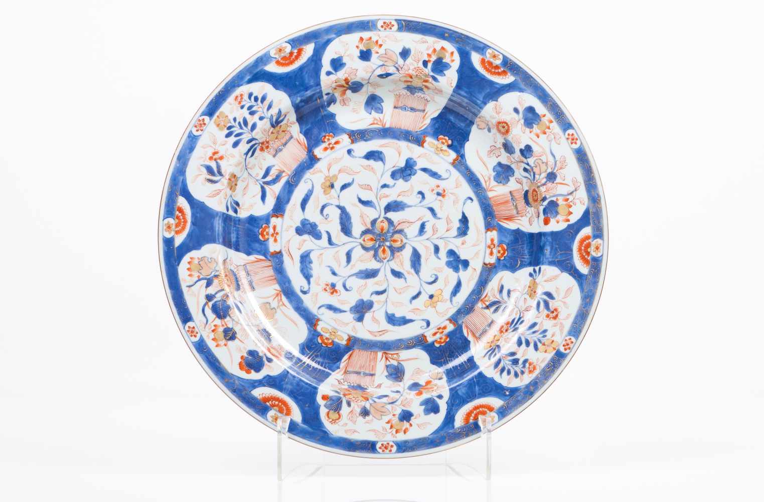 A large platterChinese export porcelainFloral Imari enamels decorationQianlong reign (1736-1795)(