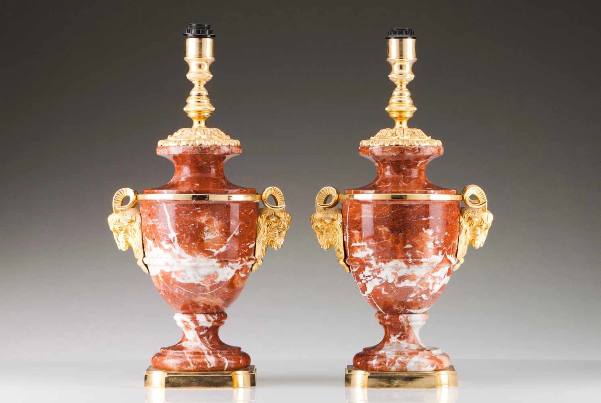 A pair of neoclassical urnsIn red marble with gilt bronze mounts with ram´s heads(fitted as lamps)