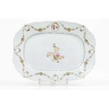 A scalloped rim platterChinese export porcelain"Famille Rose" polychrome enamels and gilt decoration