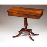 A tea-tableRosewoodTurned central shaft ending in four claw feetPortugal, 19th C. 75x86x40,5