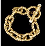 A bracelet800/000 gold twisted rope with two half pearls set claspOporto 800/000 "deer" assay mark